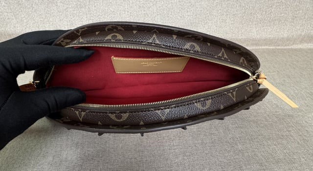 LOUIS Vuitton FAN