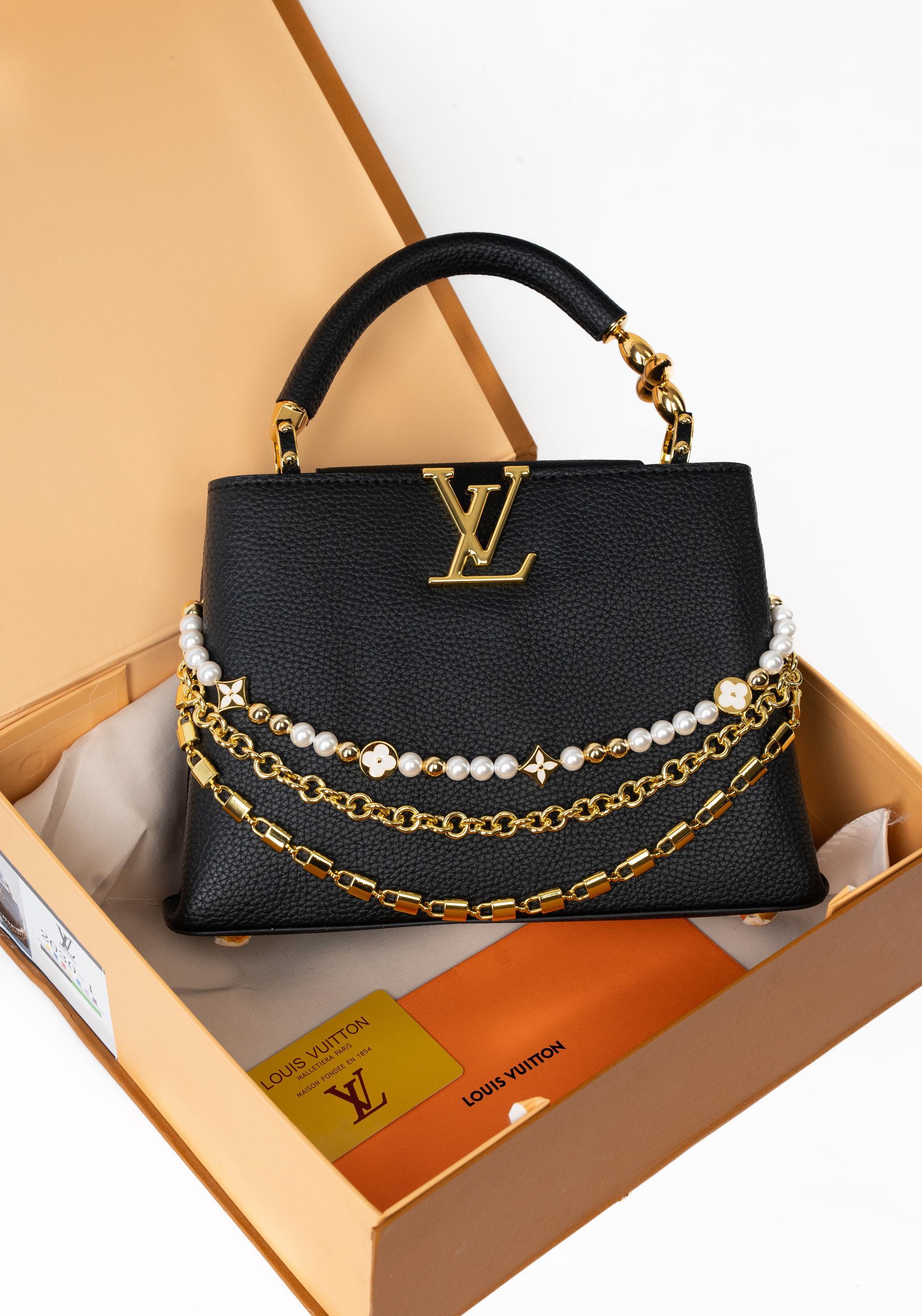 Louis Vuitton - Black