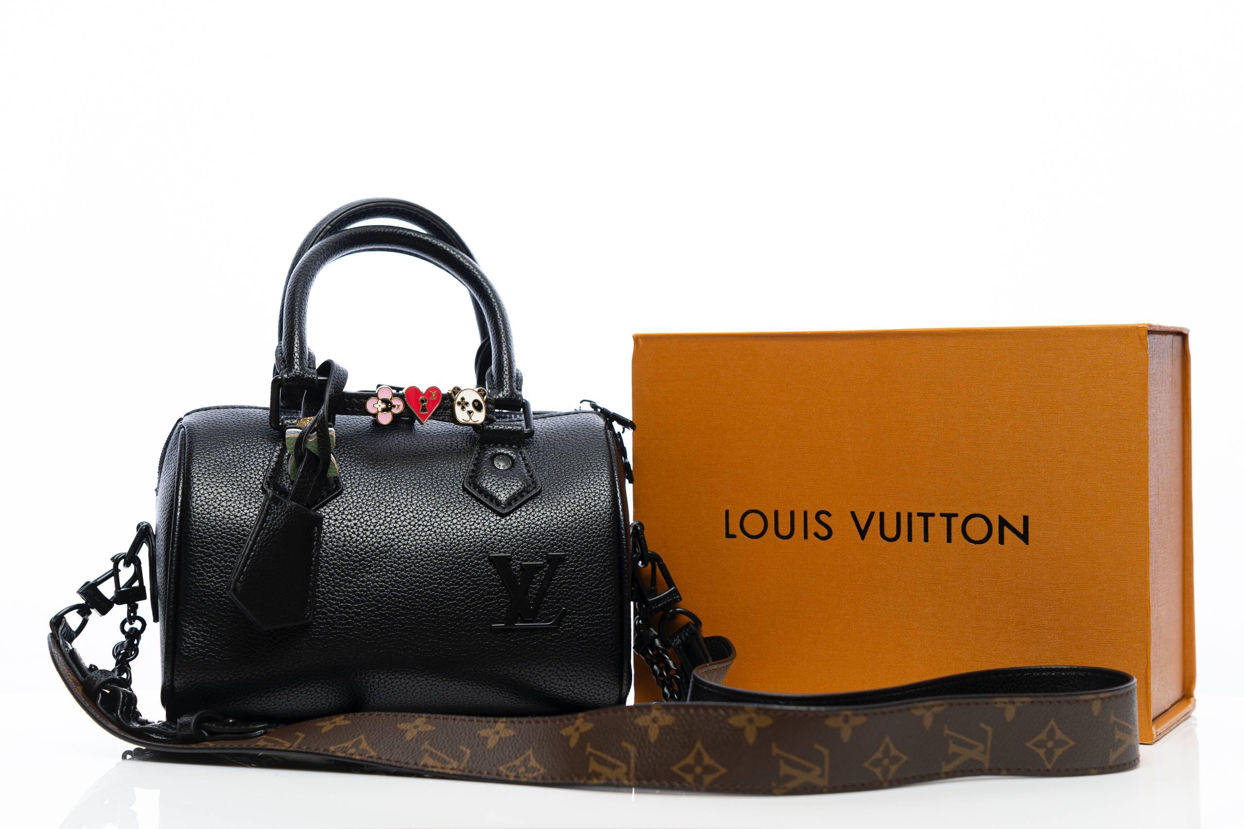 Louis Vuitton - Black